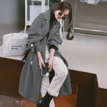 Черно-белое клетчатое пальто-ветровка женская весна-осень 2023, корейская версия новой модели с завязками на талии выше колена.